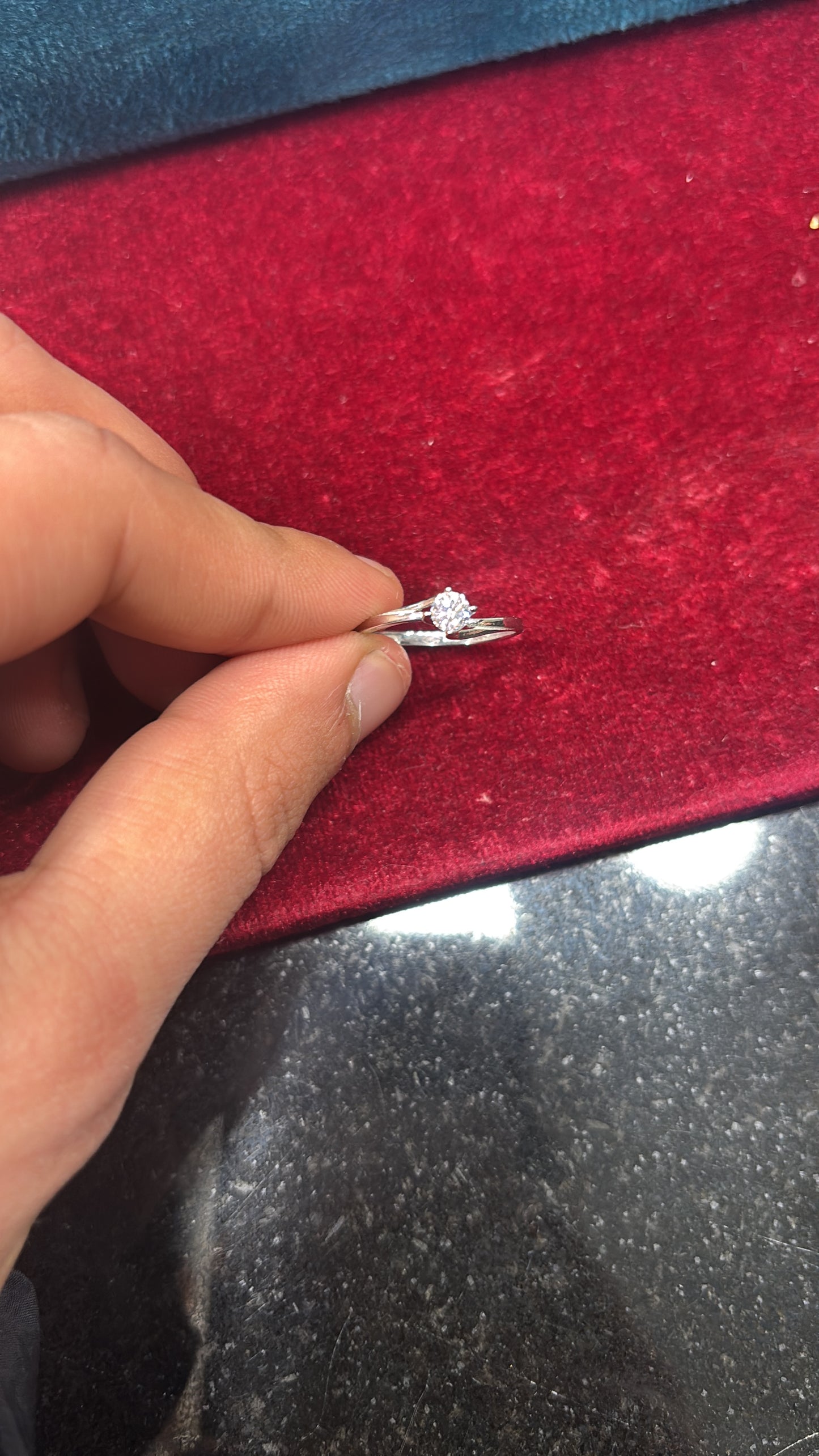 SOLITARIO ORO18KT MOD.VALENTINO