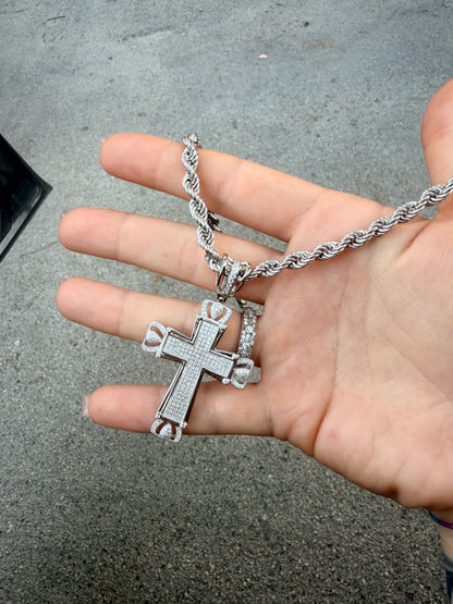 Corda con croce zirconata